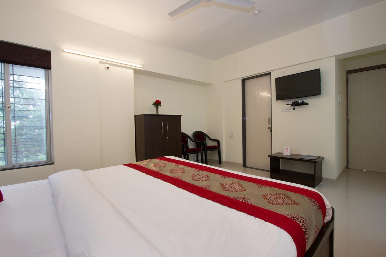 Oyo 9052 Leisurely Abode Hotel Khadki Eksteriør billede