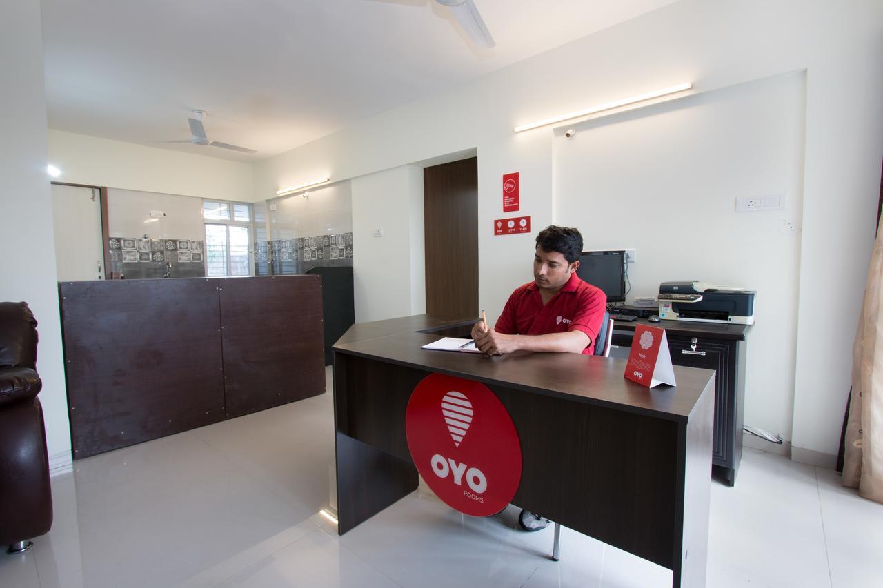 Oyo 9052 Leisurely Abode Hotel Khadki Eksteriør billede